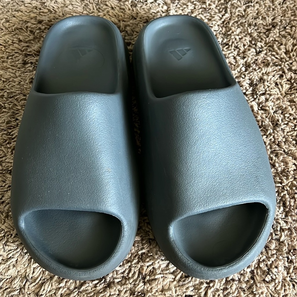 Yeezy Slides Slate Grey